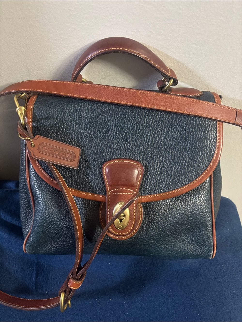 COACH Vintage Sheridan Collection Handbag Turnlock with original hang tag